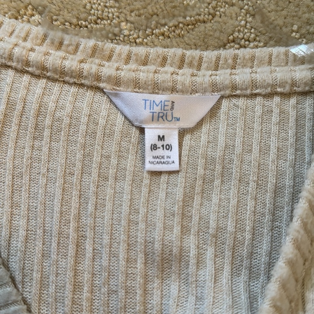 Time and Tru tunic - Picture 2 of 2
